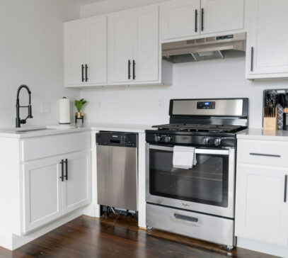 Small Hamptons kitchen renovation in Perth